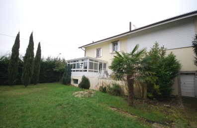Villa individuelle de 9 pièces avec vaste jardin