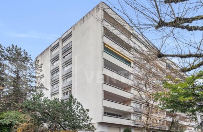 Studio idéalement situé à Malagnou avec vue sur le Jet d'Eau / Grand potentiel !